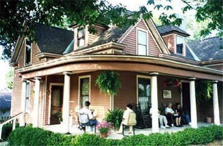 The Corner House Bed & Breakfast Acomodação com café da manhã Nicholasville Exterior foto