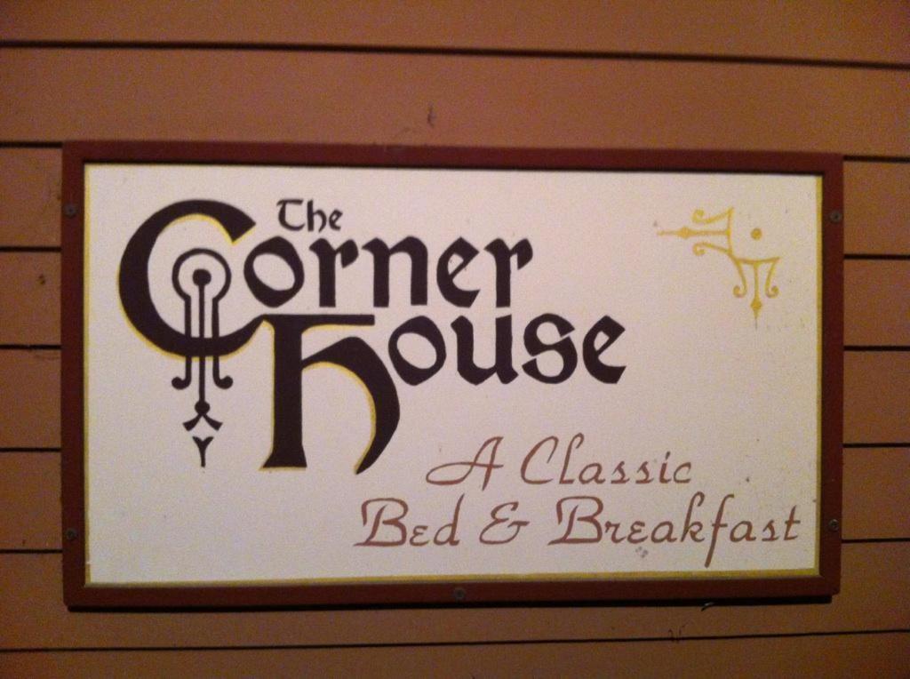 The Corner House Bed & Breakfast Acomodação com café da manhã Nicholasville Exterior foto